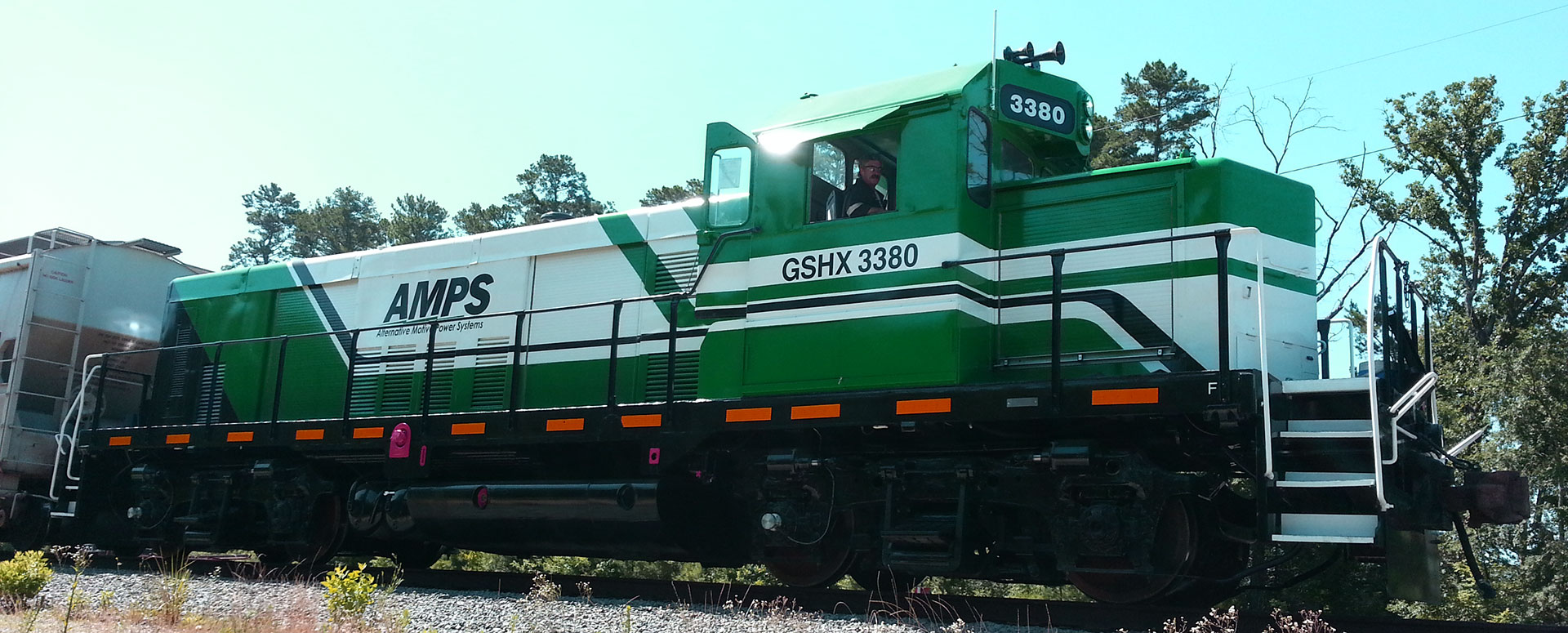 AMPS Genset Hybrid Locomotive reduces CO and PM emissions by over 99.9%